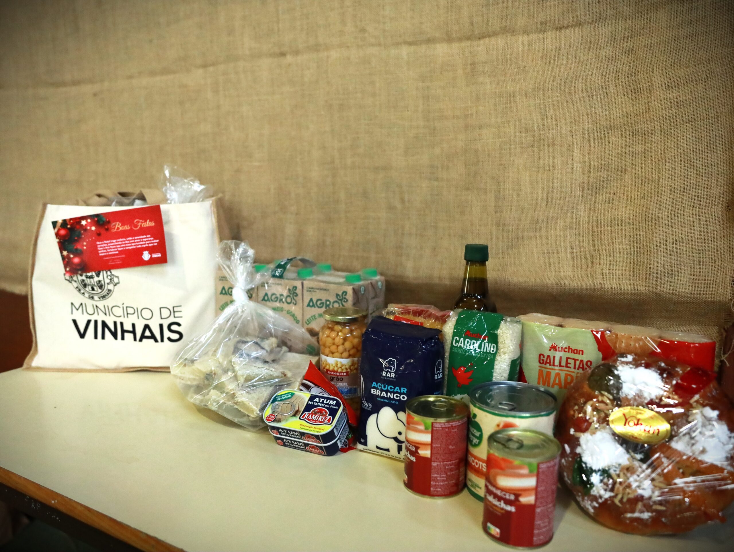 Câmara de Vinhais entregou 150 cabazes alimentares às pessoas mais carenciadas para lhes proporcionar um Natal mais recheado