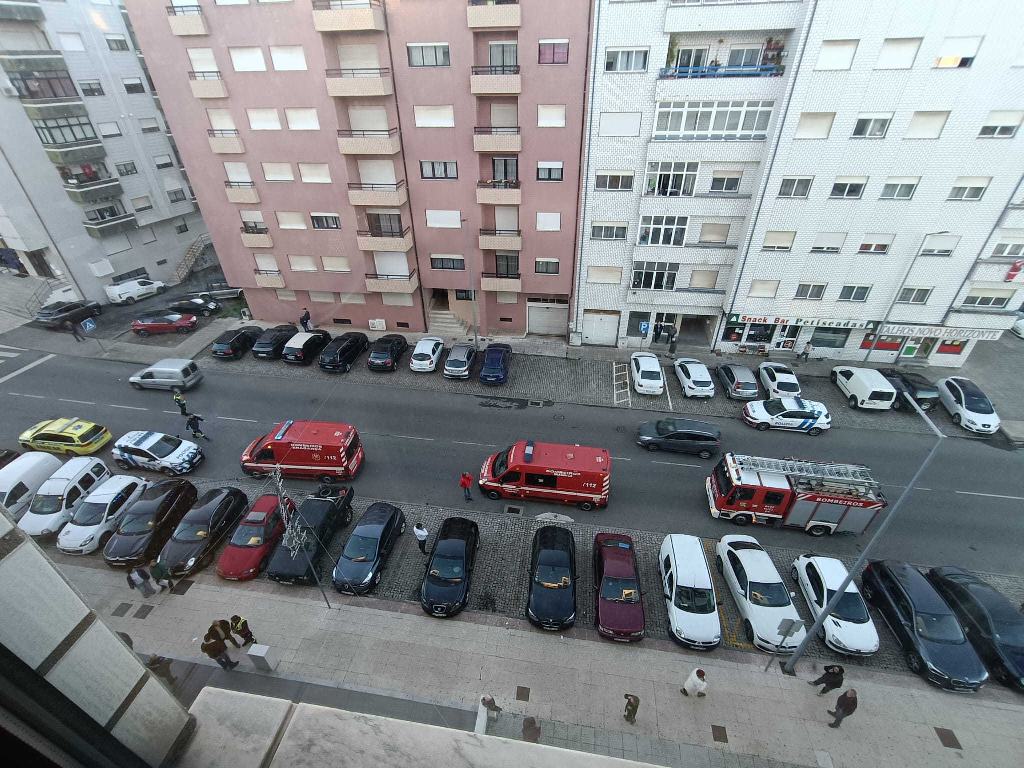 Incêndio deflagrou num apartamento em Bragança: duas mulheres foram para o hospital