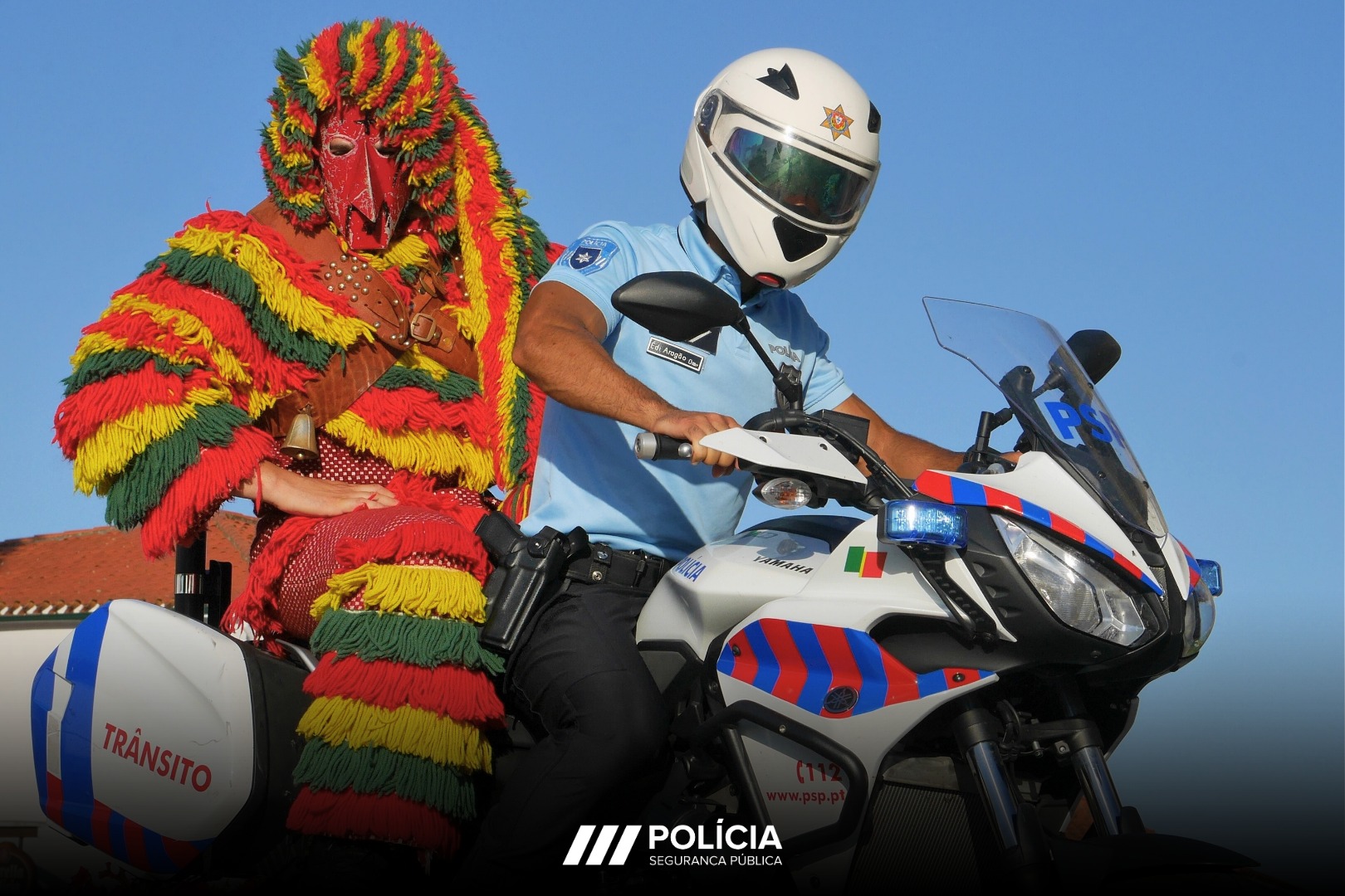 PSP de Bragança vence concurso fotográfico da Europol com um careto e um agente numa moto