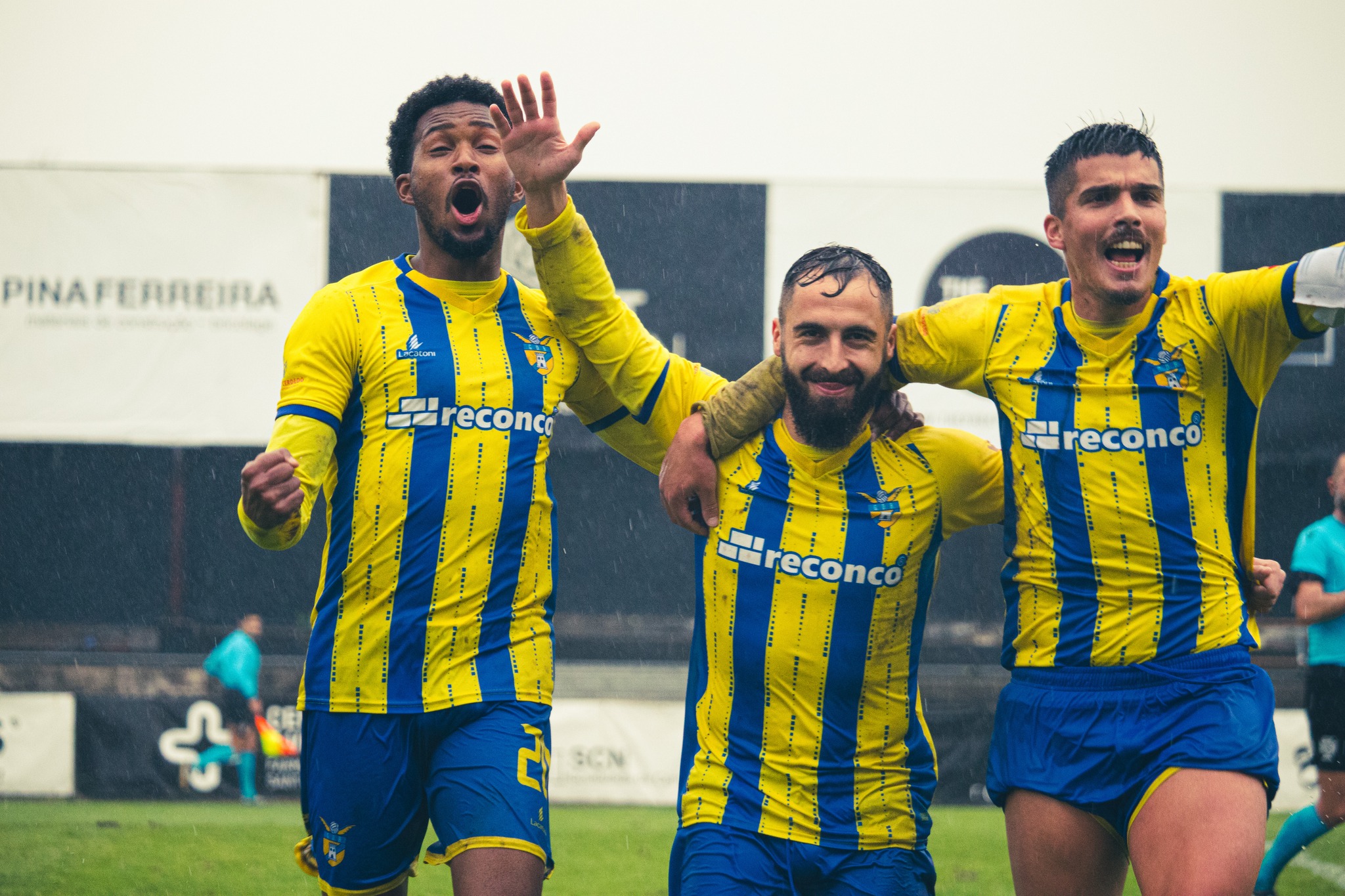 Futebol: Grupo Desportivo de Bragança reduzido a nove jogadores segura vitória em Santo Tirso