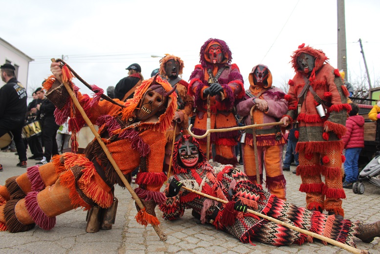 Reis de Salsas animaram aldeia do concelho de Bragança com dezenas de caretos