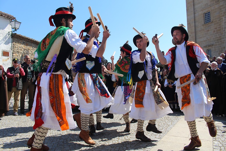 Aberta consulta pública para inscrever “Danças Rituais dos Pauliteiros” no Inventário Nacional do Património Cultural Imaterial