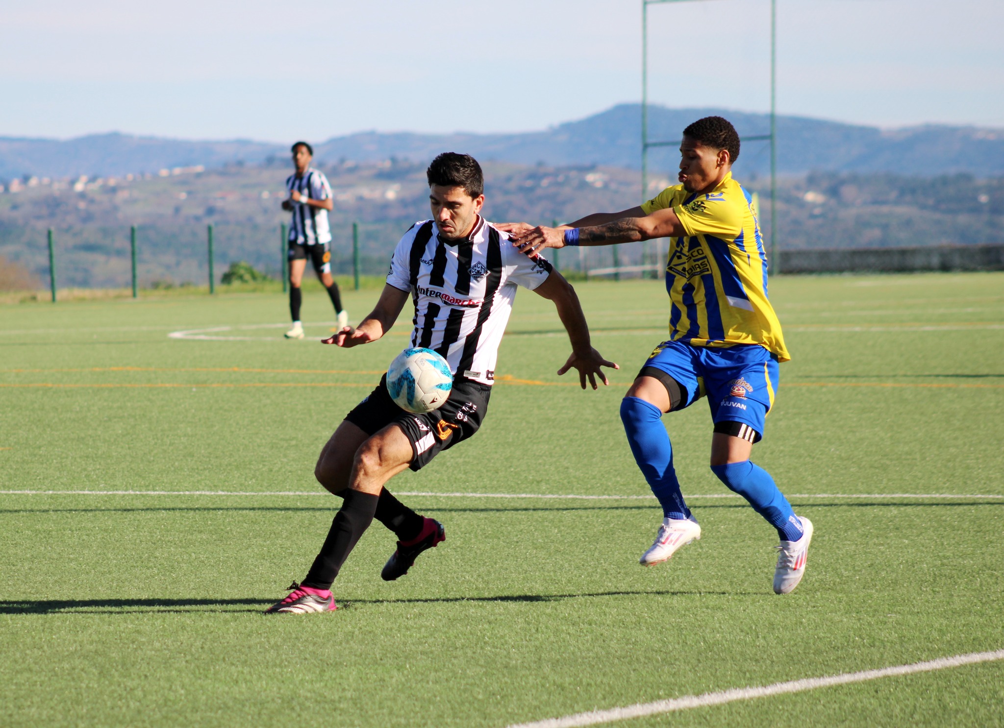 Futebol: Mirandela empata no reduto do Rebordelo e Vinhais vence em Miranda do Douro