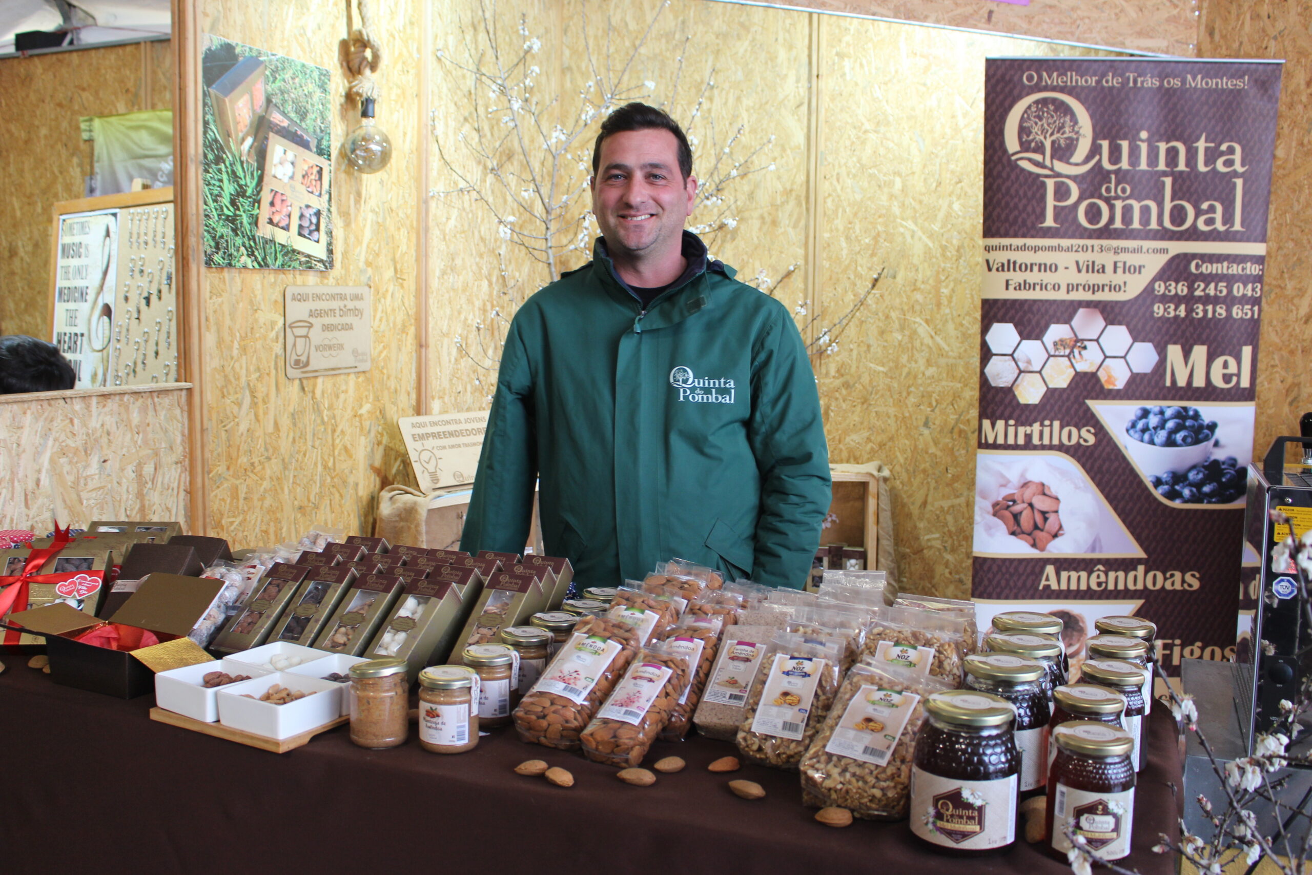 Vila Flor começou este sábado a comemorar as “Amendoeiras em Flor”