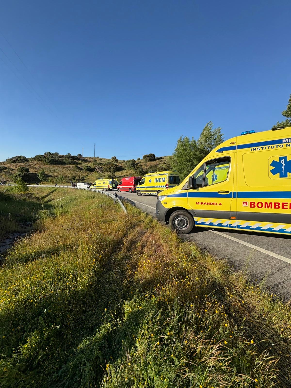 Colisão entre veículos ligeiros provoca a morte a uma mulher na zona de Vale de Juncal