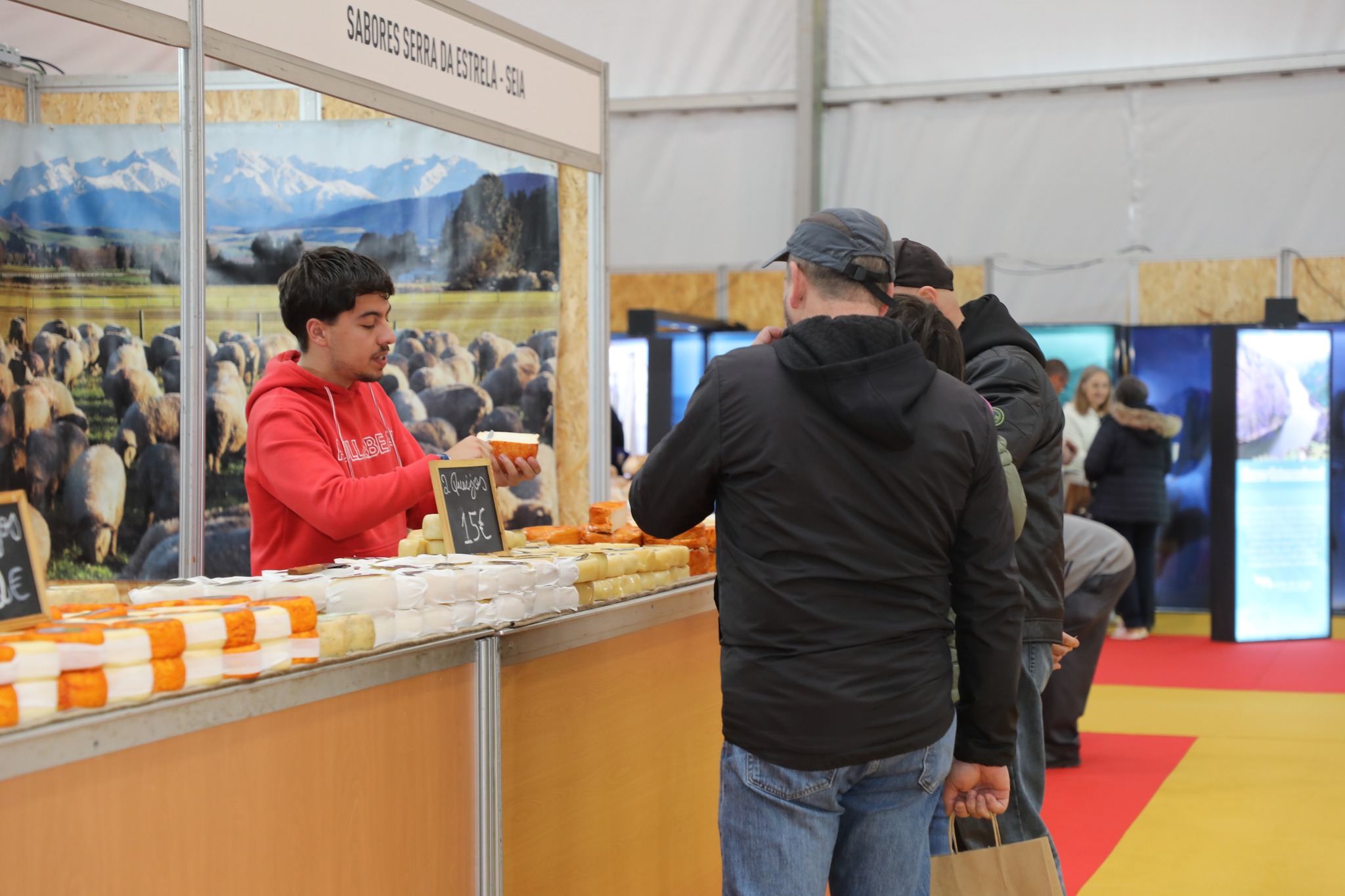 Feira da Bola Doce abriu portas a expositores de todo o país