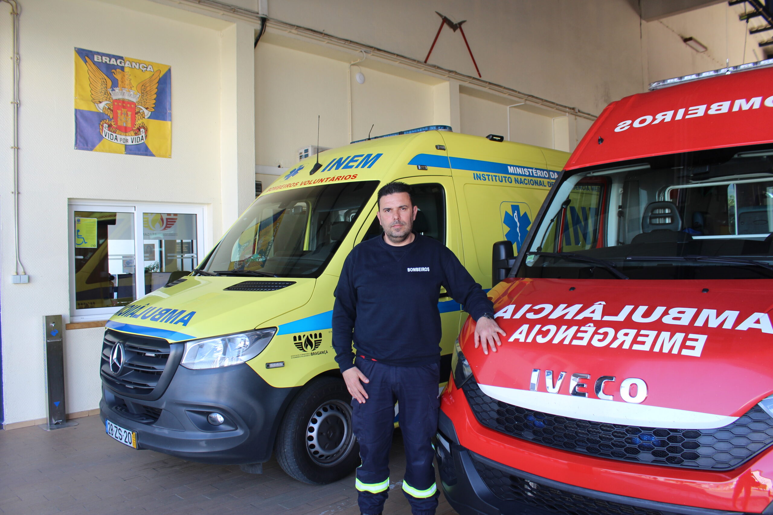 Bombeiros obrigados a comprar ambulâncias porque as do INEM são insuficientes