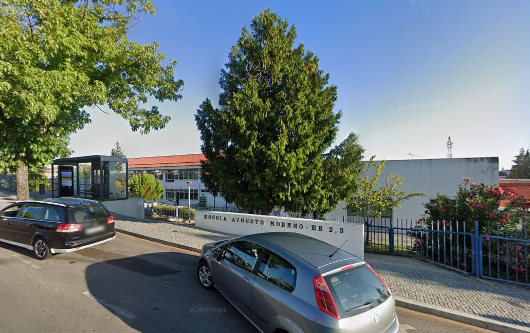 Escola Básica Augusto Moreno encerrada por causa da greve dos trabalhadores da Administração Pública