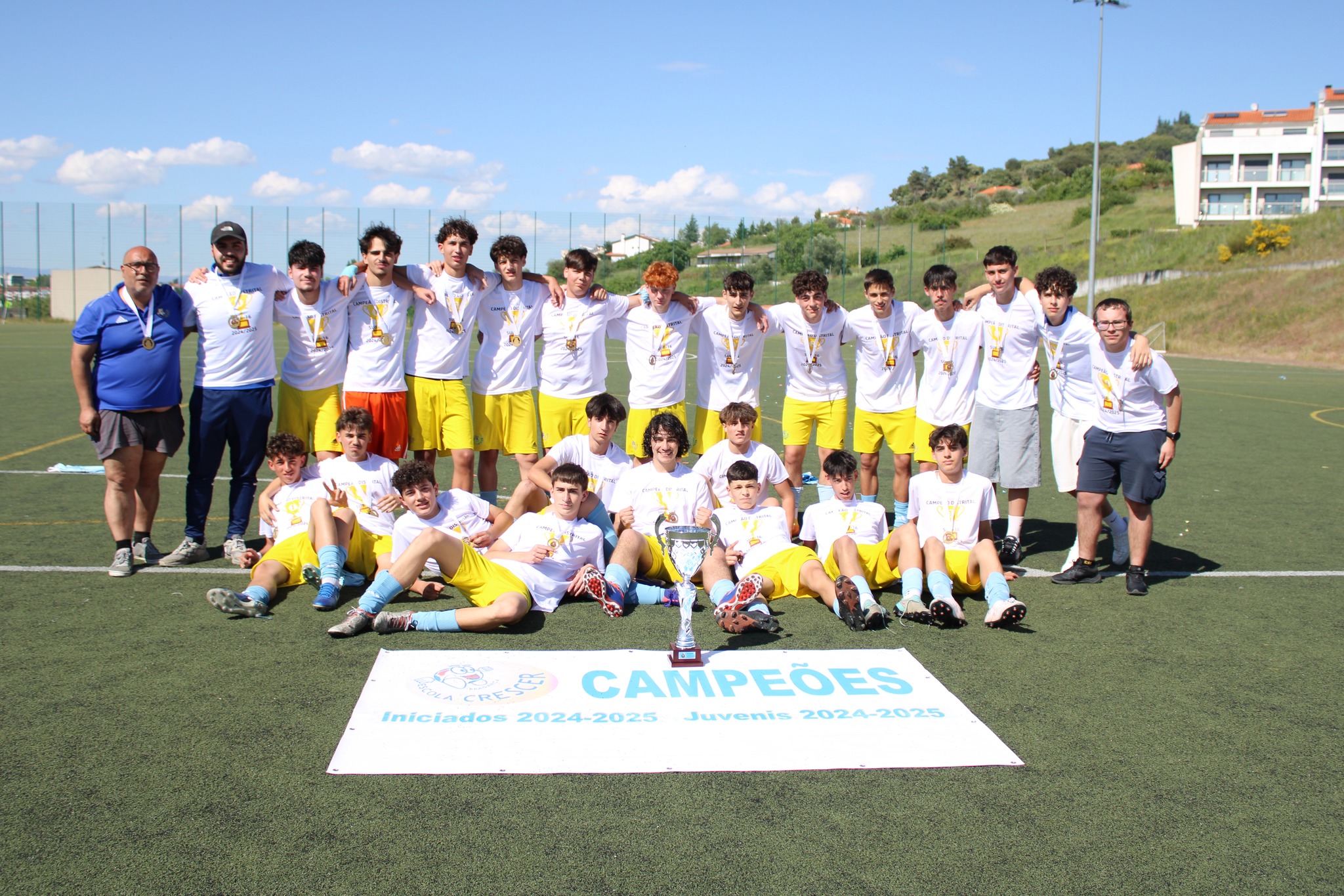 Futebol: Escola Crescer conquista título distrital de juvenis