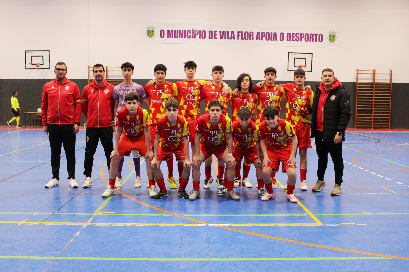 Futsal: Escola Arnaldo Pereira opera reviravolta nos últimos minutos e isola-se na liderança da Taça Nacional Sub-15