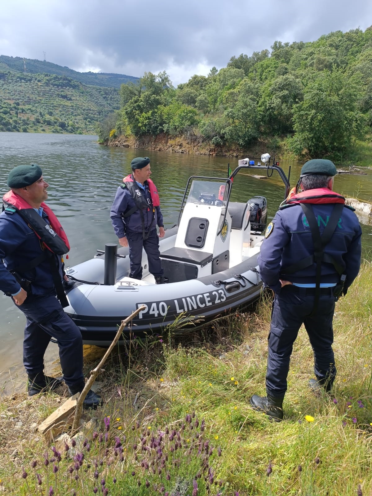 GNR de Bragança adquire lancha para fazer patrulhamento nos Lagos do Sabor
