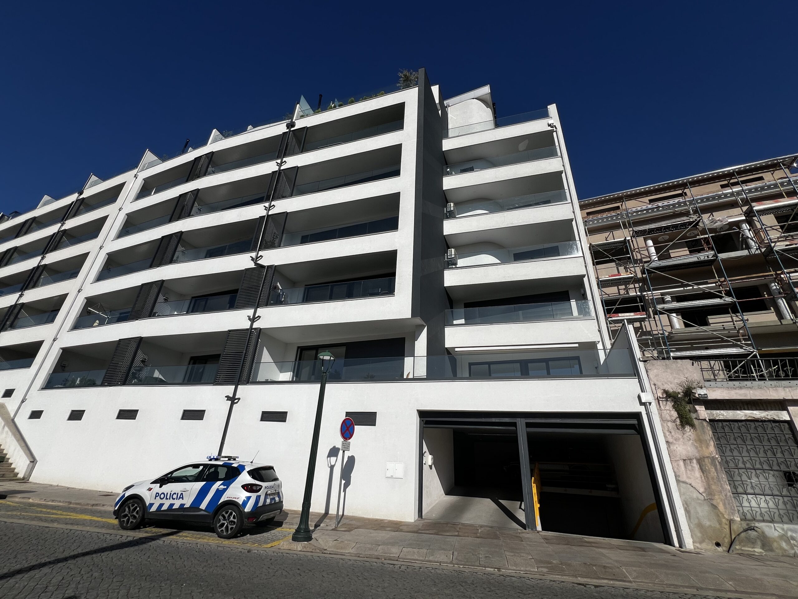 Viatura furtada das garagens de um prédio no Loreto (Bragança)