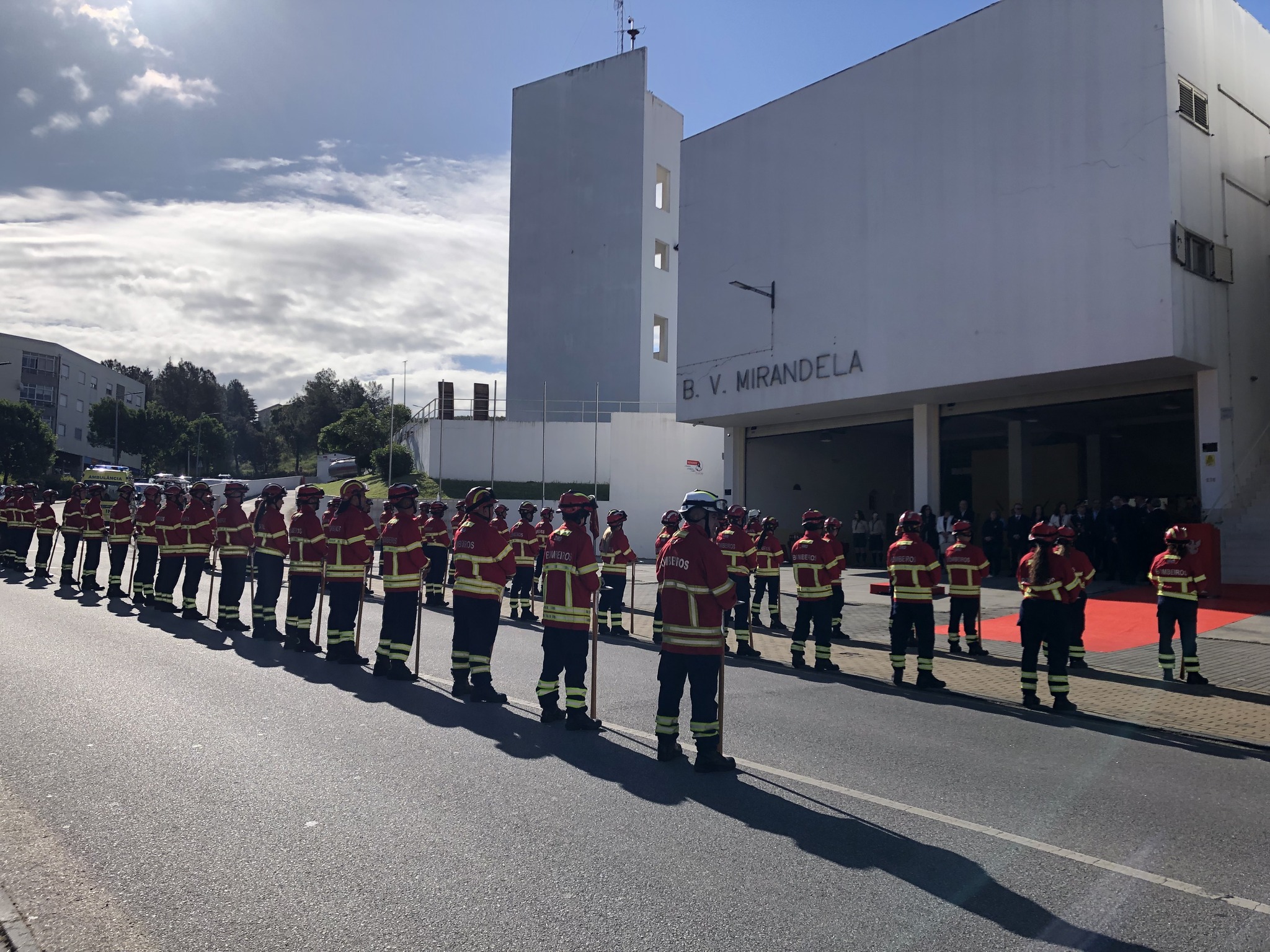 Dois comandantes e associação dos bombeiros de Mirandela acusados de crimes de peculato e falsificação de documentos