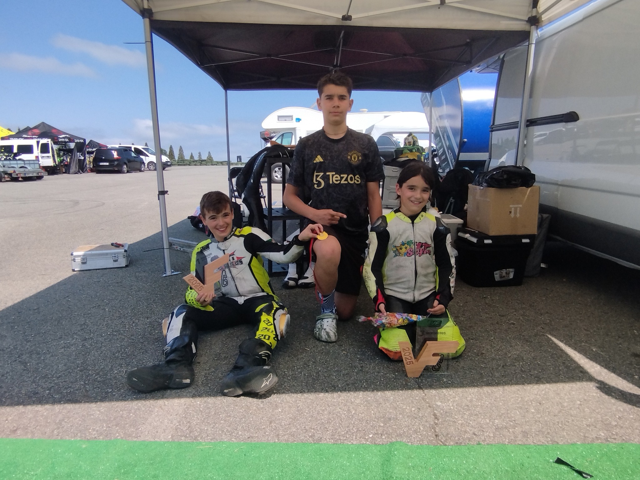 Motociclismo: Jovens pilotos da Motocruzeiro Racing Academy sobem ao pódio em Espanha