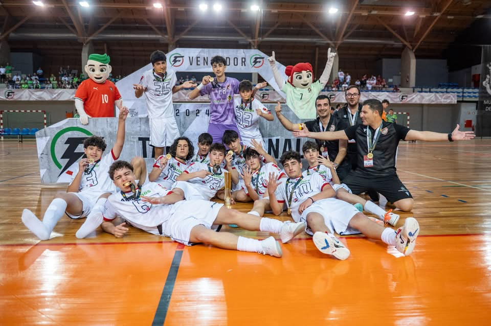 Futsal: Escola Arnaldo Pereira faz história e traz para Bragança a primeira Taça Nacional Sub-15