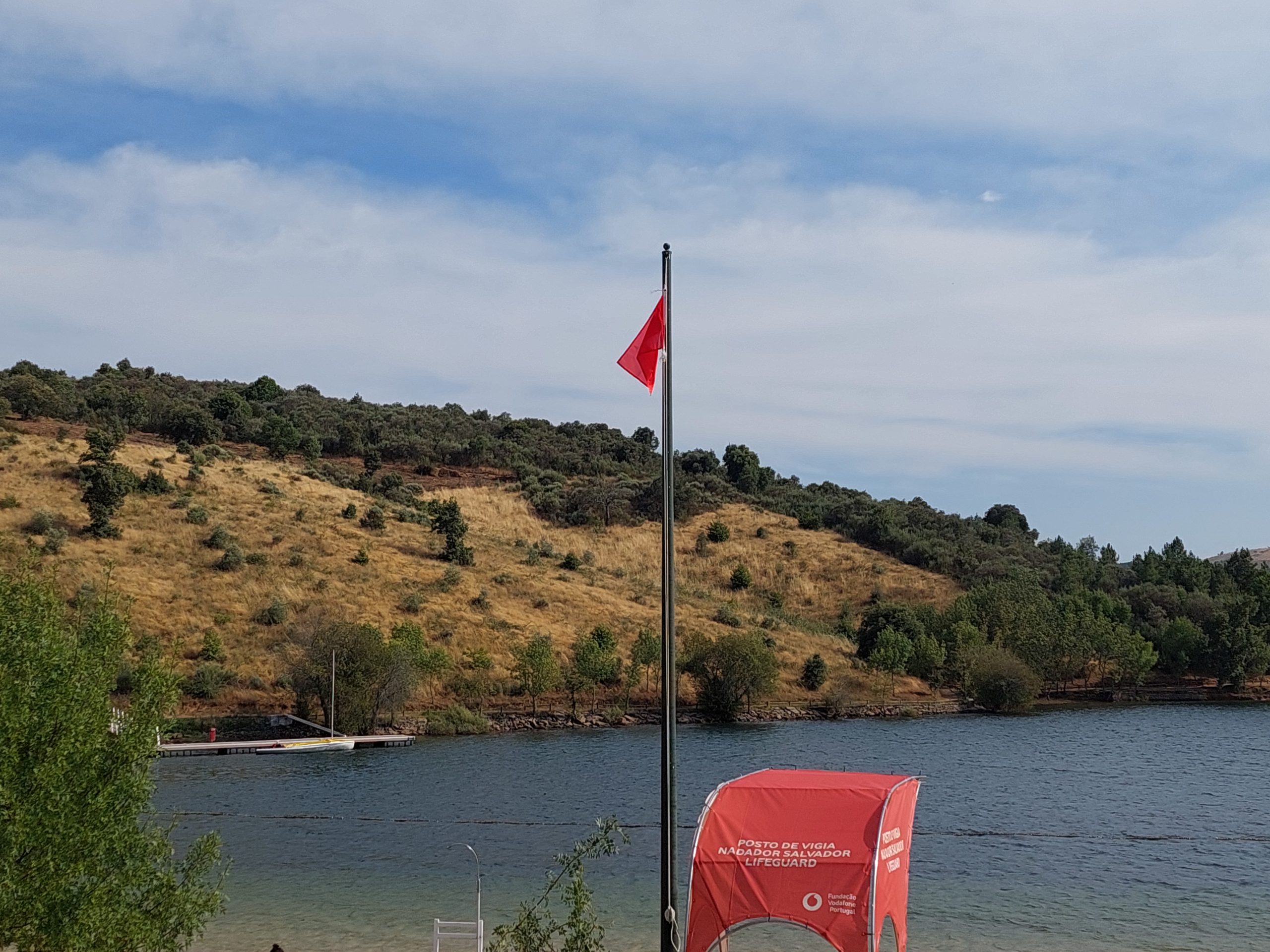 Banhos interditados na praia da pegada e cais Fluvial do Azibo devido à deteção de bactéria e. Coli
