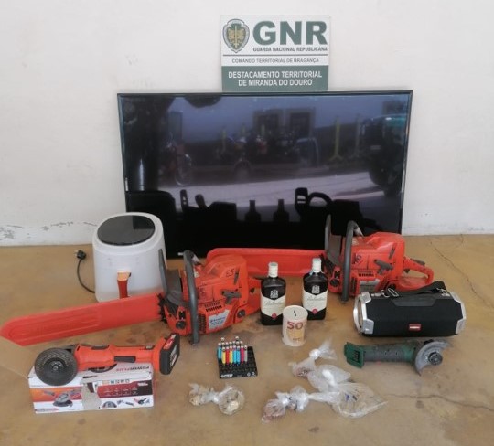 Homem de 38 anos detido por furtos em residências e estabelecimentos comerciais em Vimioso