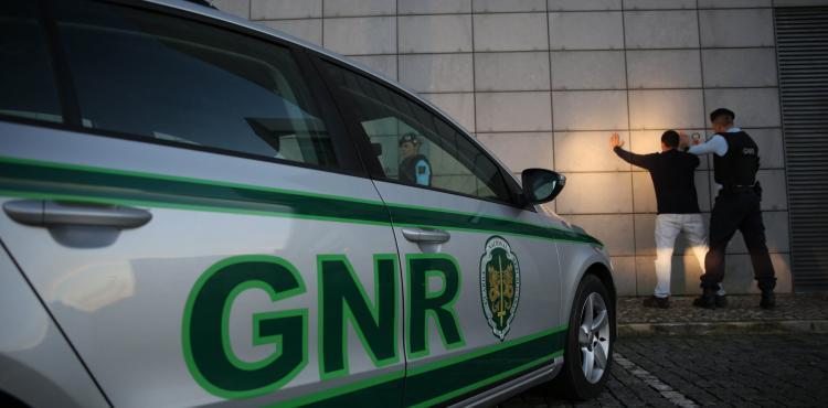 Homem detido por exercer violência doméstica contra a ex-companheira no concelho de Alfândega da Fé