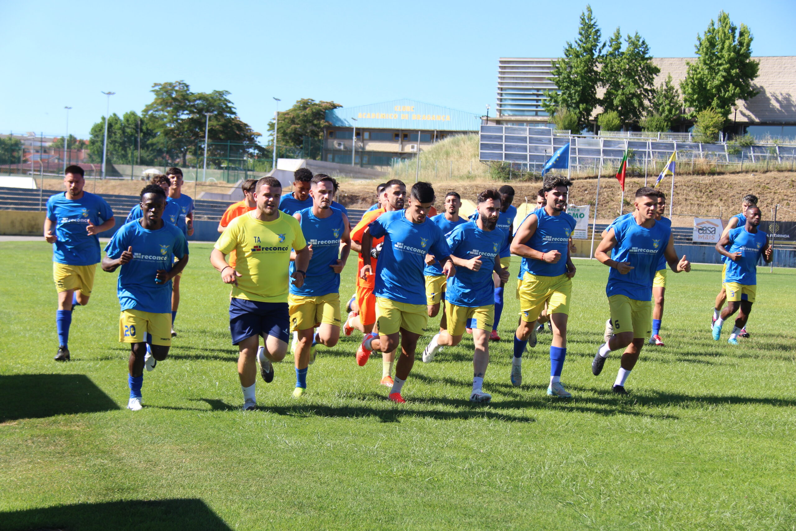 Futebol: GD Bragança joga em casa e SC Mirandela vai à Madeira no arranque da Série A do Campeonato de Portugal