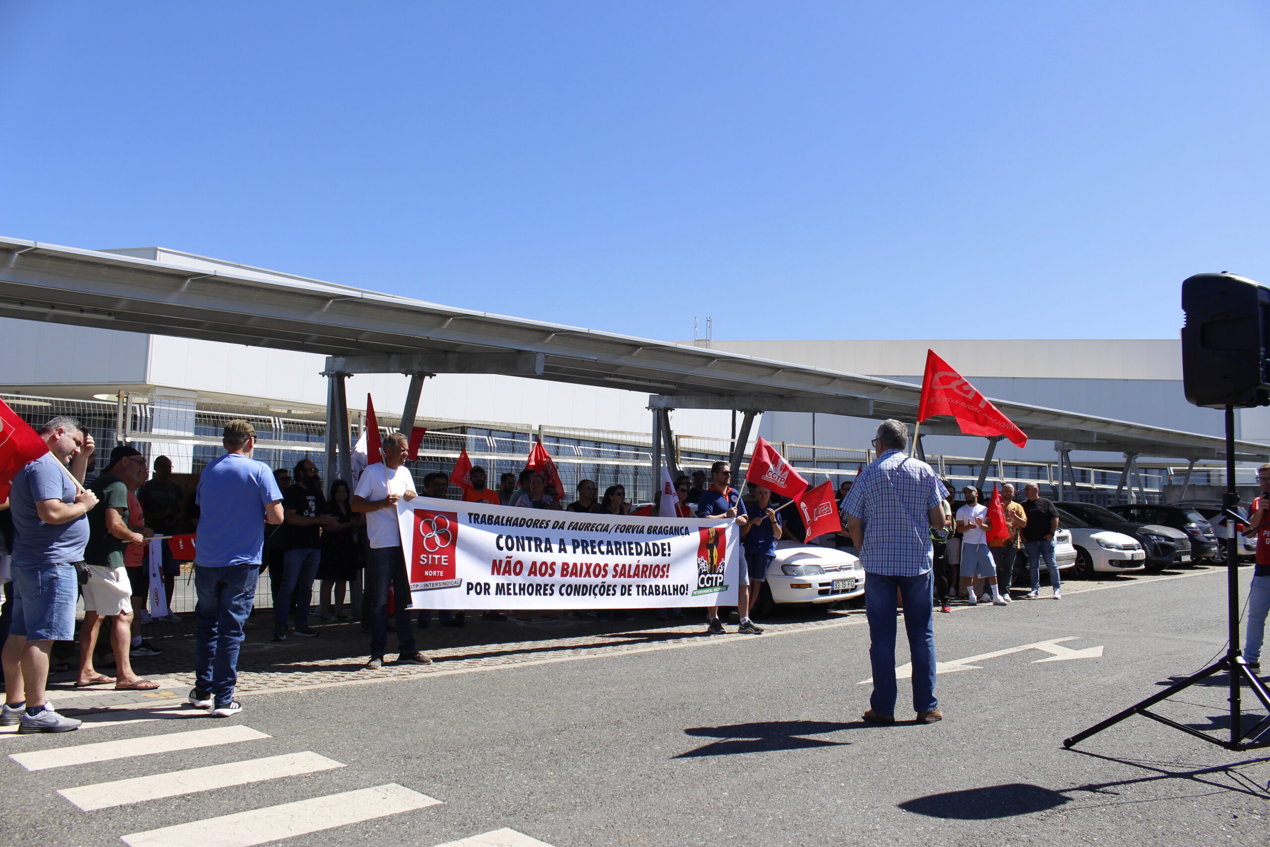 Trabalhadores da Faurecia em greve e ameaçam nova paralisação em agosto se não houver acordo