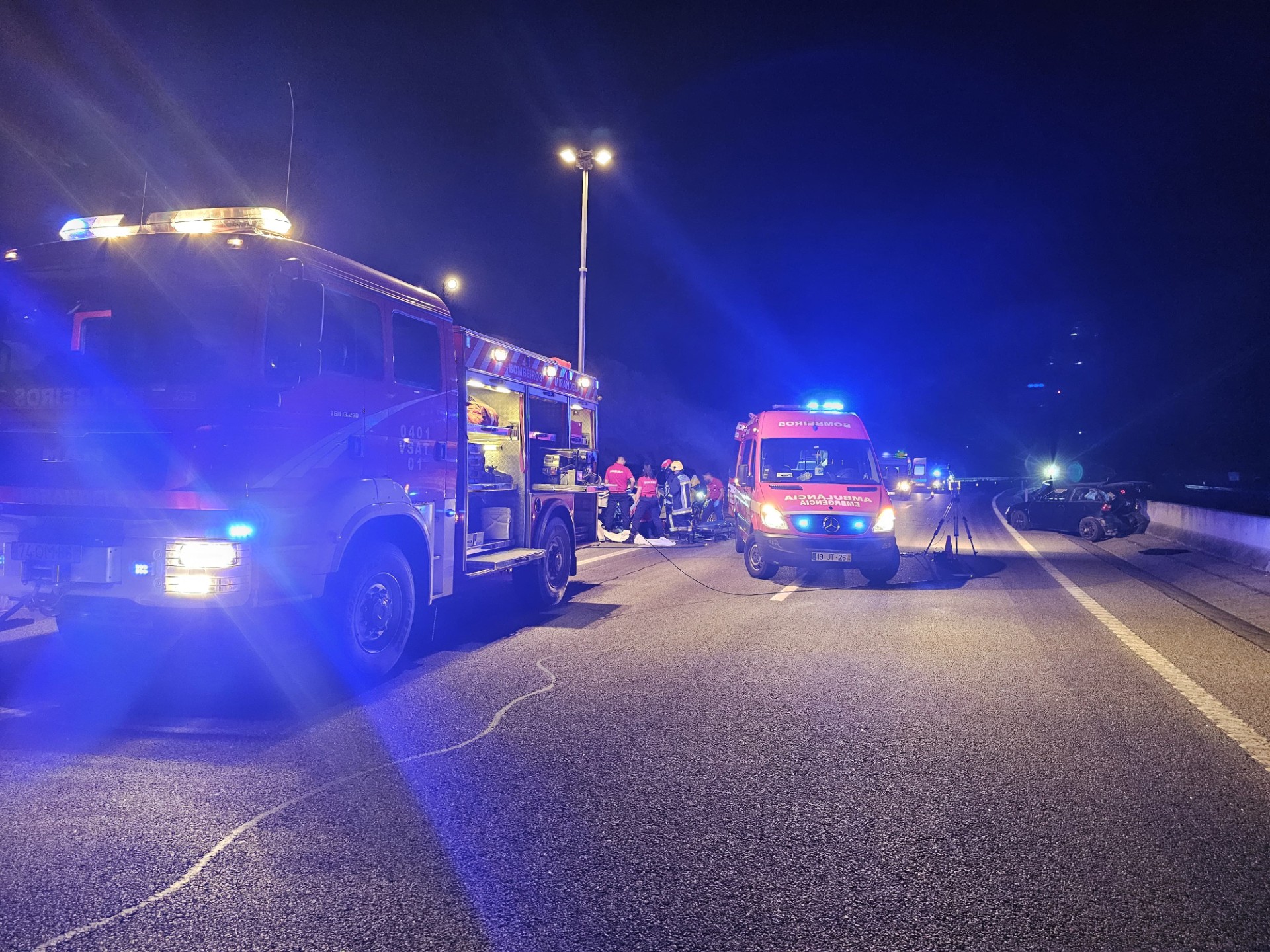 Duas mulheres morrem ao ser colhidas por carro na A4 (junto ao Romeu)