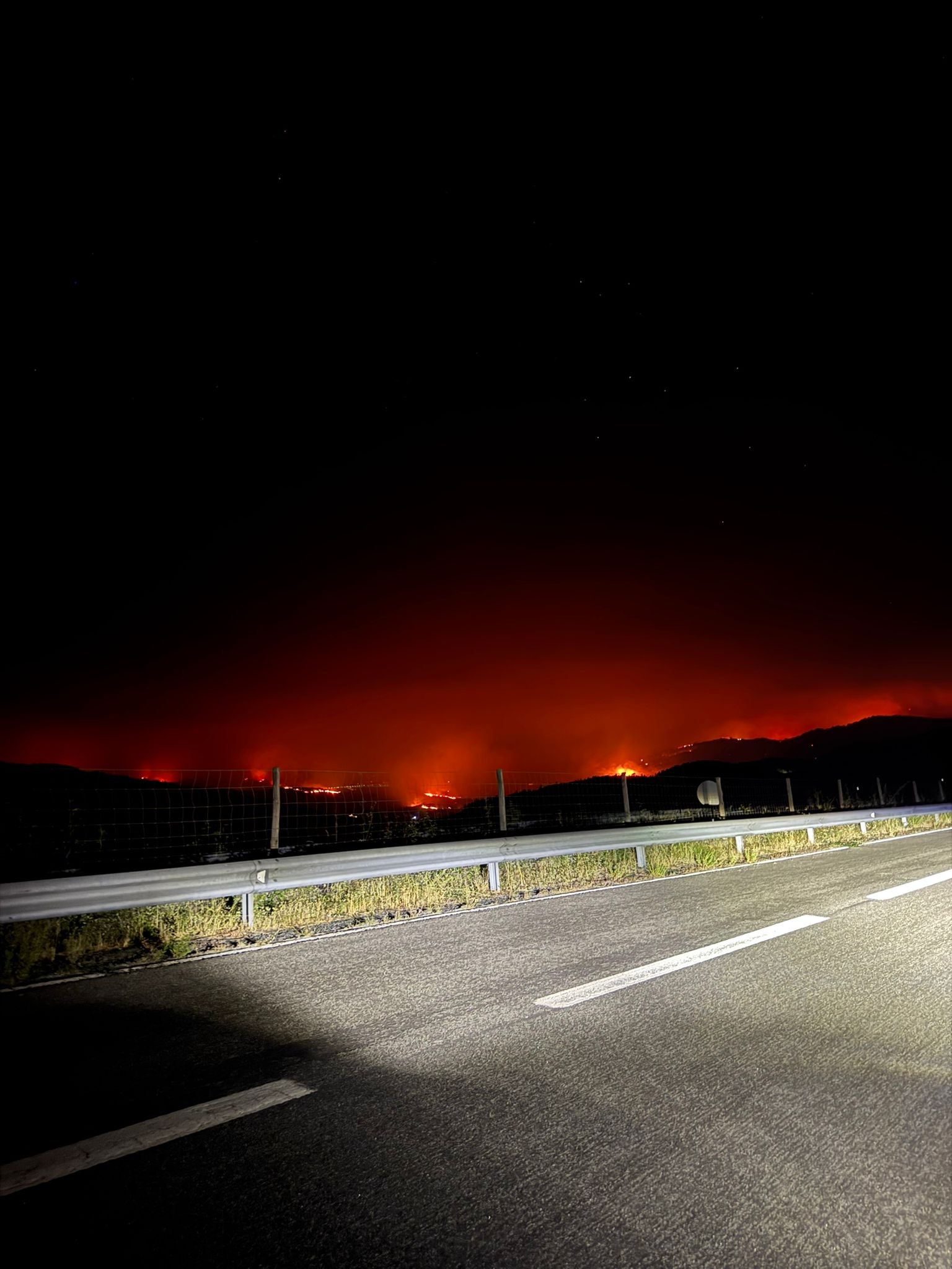 Incêndio que começou em Mirandela continua ativo e com mais de 300 bombeiros no terreno