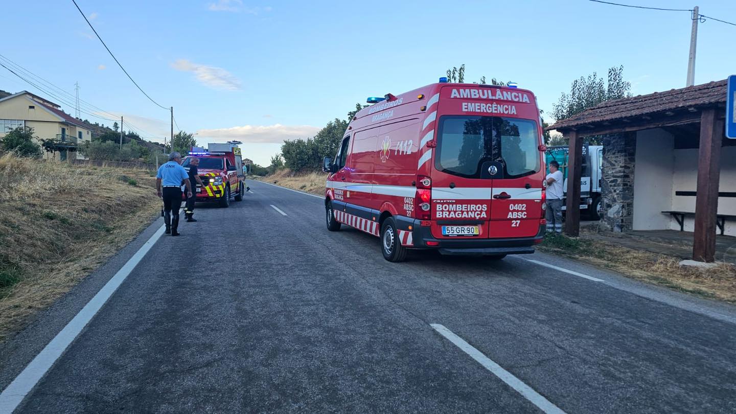 Ciclista fica gravemente ferido após embater num pesado de mercadorias no concelho de Bragança