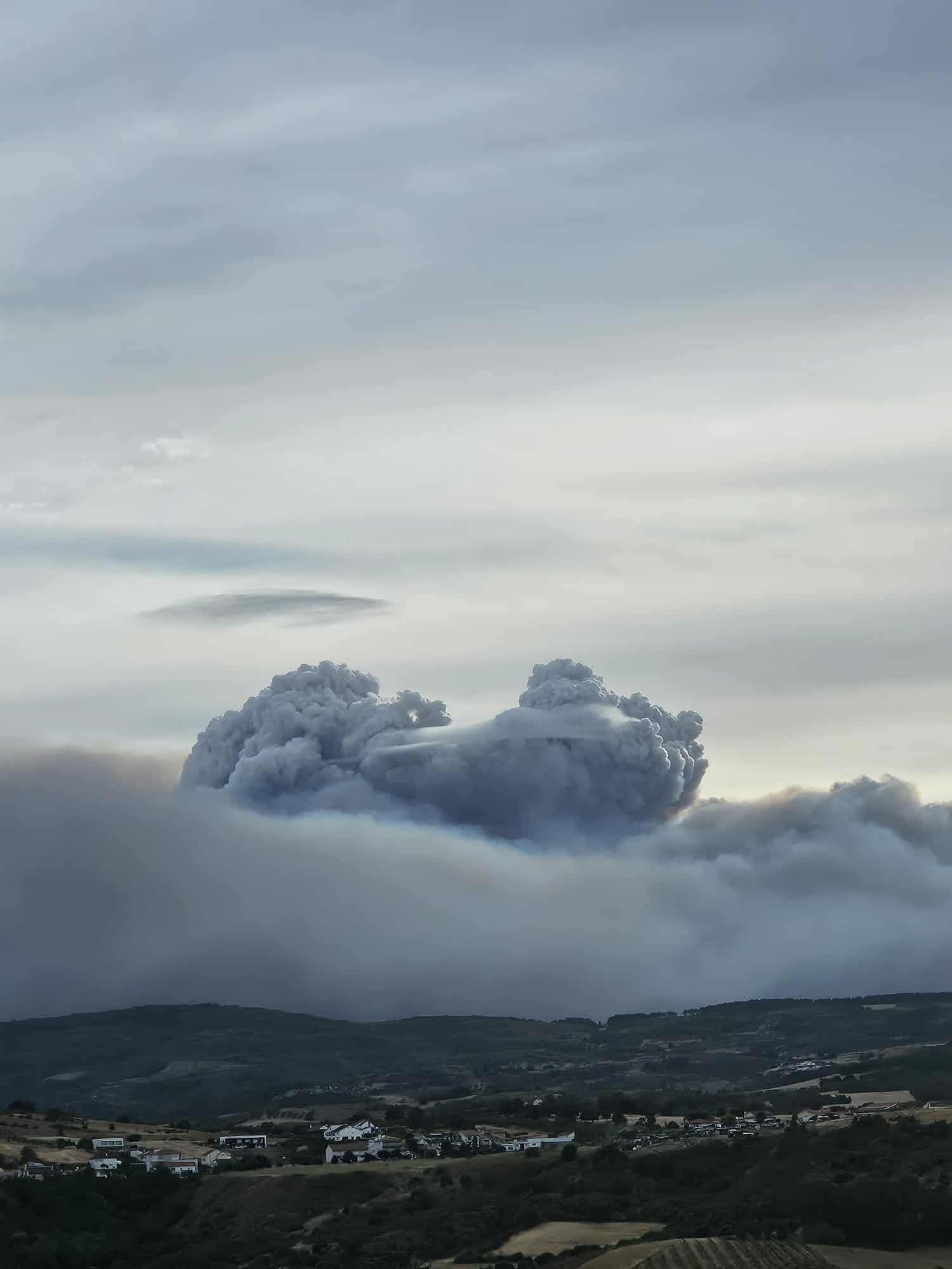 Incêndio de Vinhais está praticamente dominado