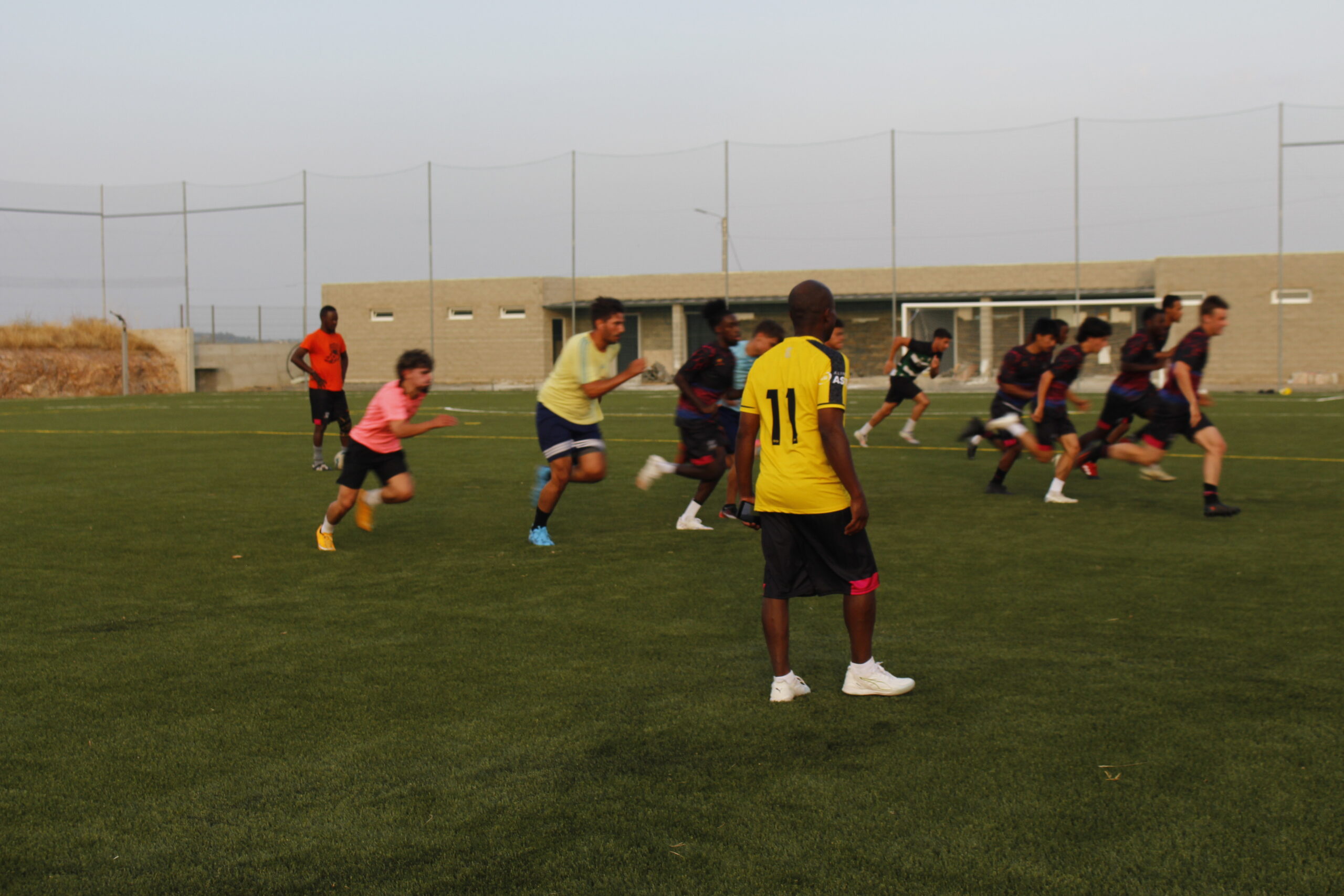 Futebol: Academia do Canadá está a estagiar em Carção
