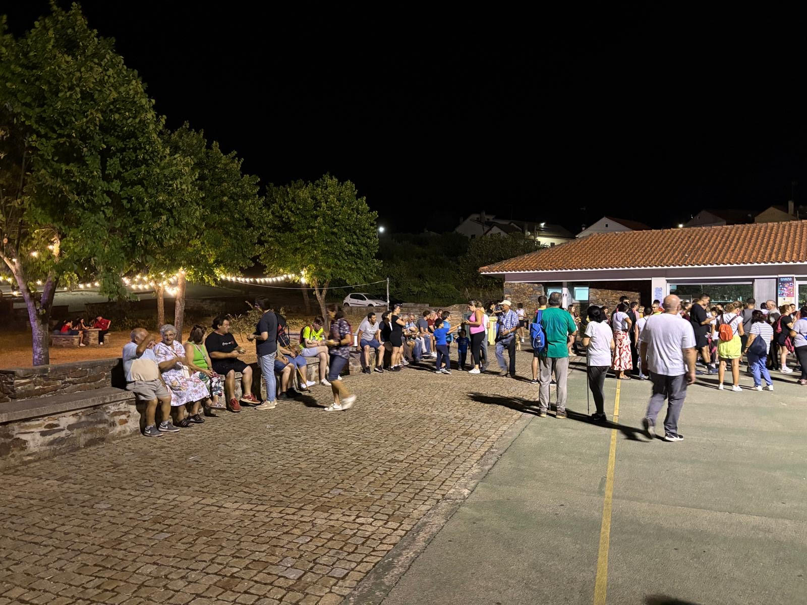 Com malas cheias de memórias, os emigrantes voltam a dar vida e alma às aldeias