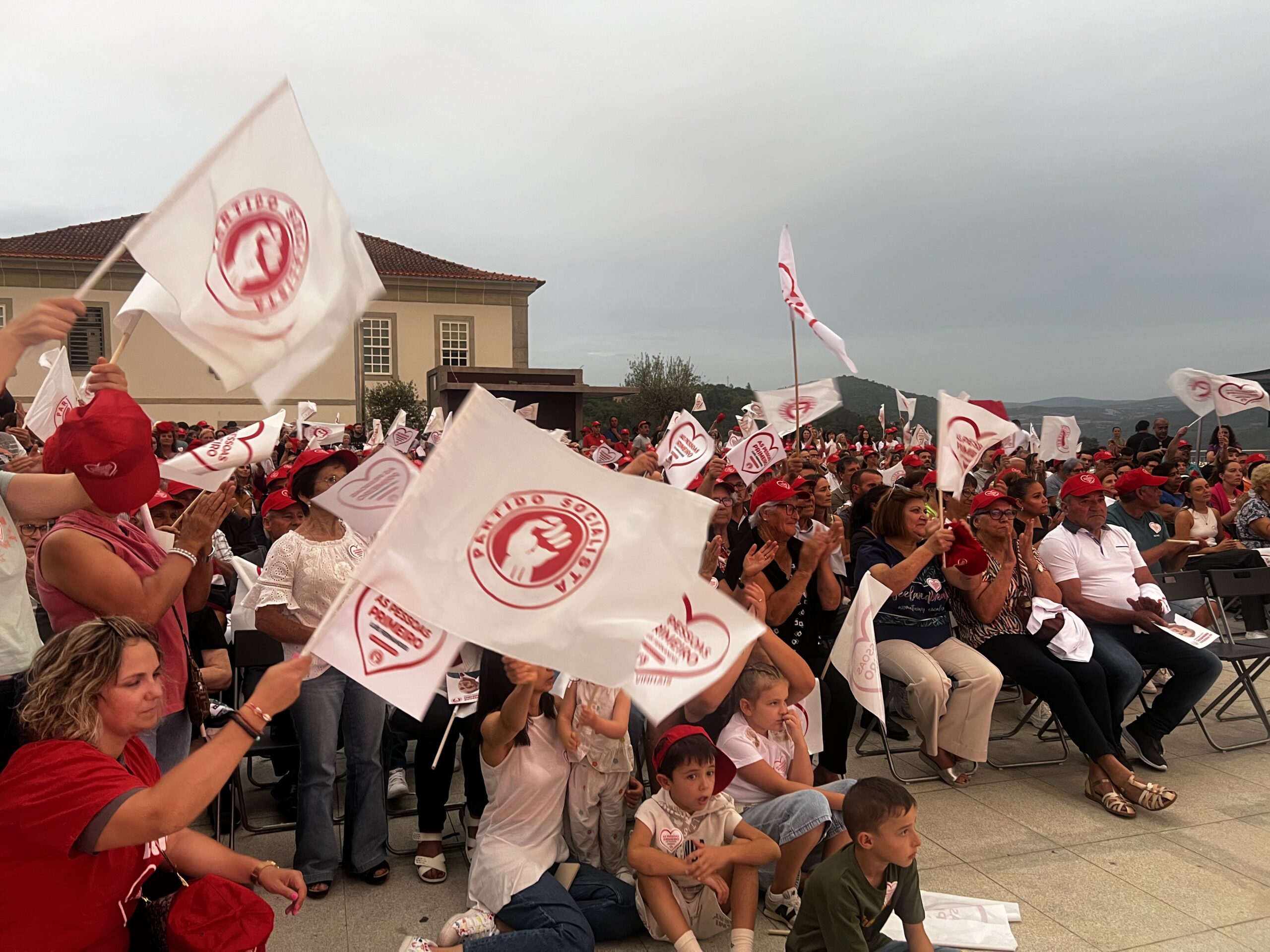 Listas vinhaenses do PSD que ganharam freguesias há quatro anos são agora independentes e apoiam candidatura de Luís Fernandes