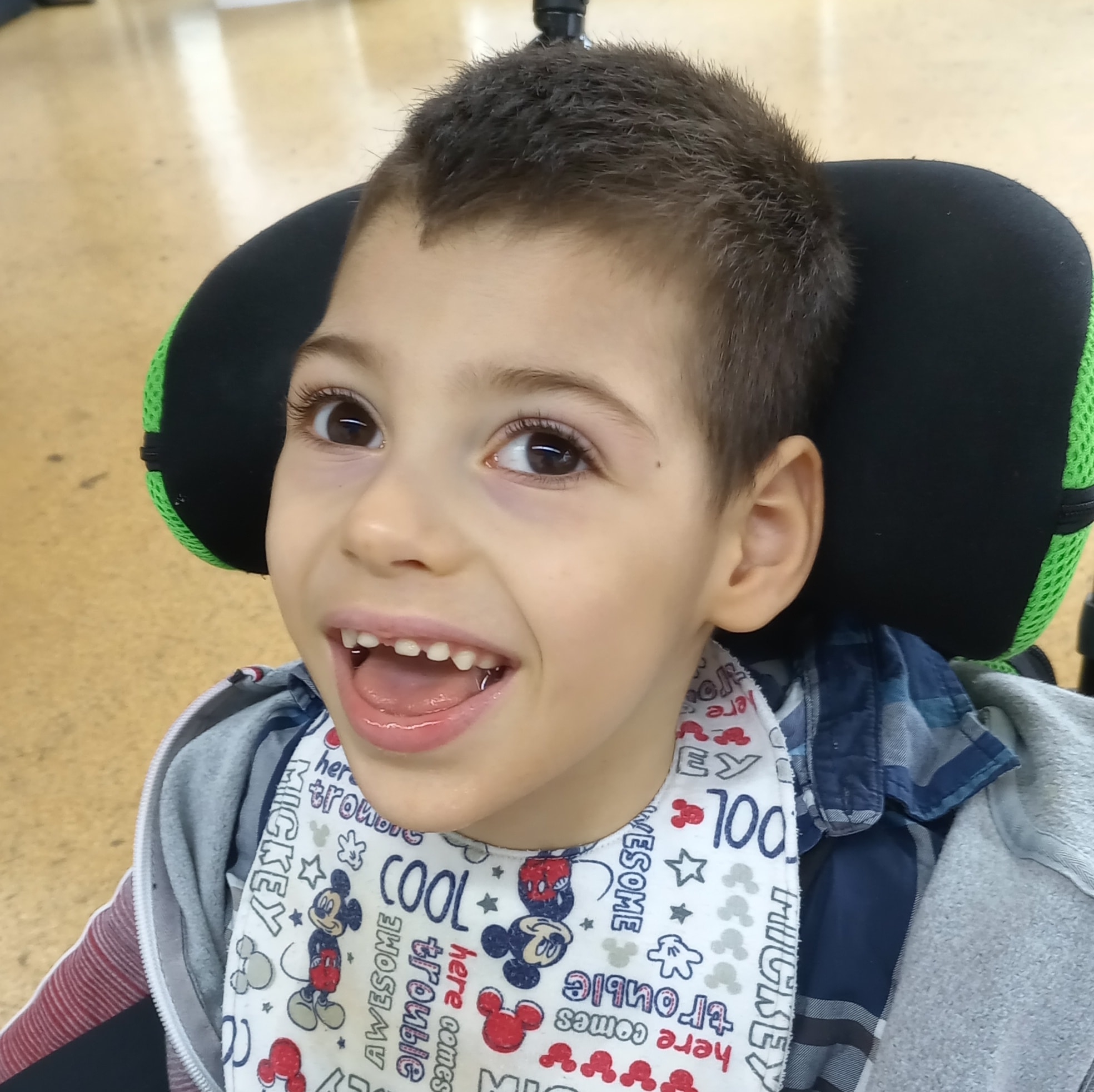 Campanha solidária para ajudar menino com paralisia cerebral chega a Bragança