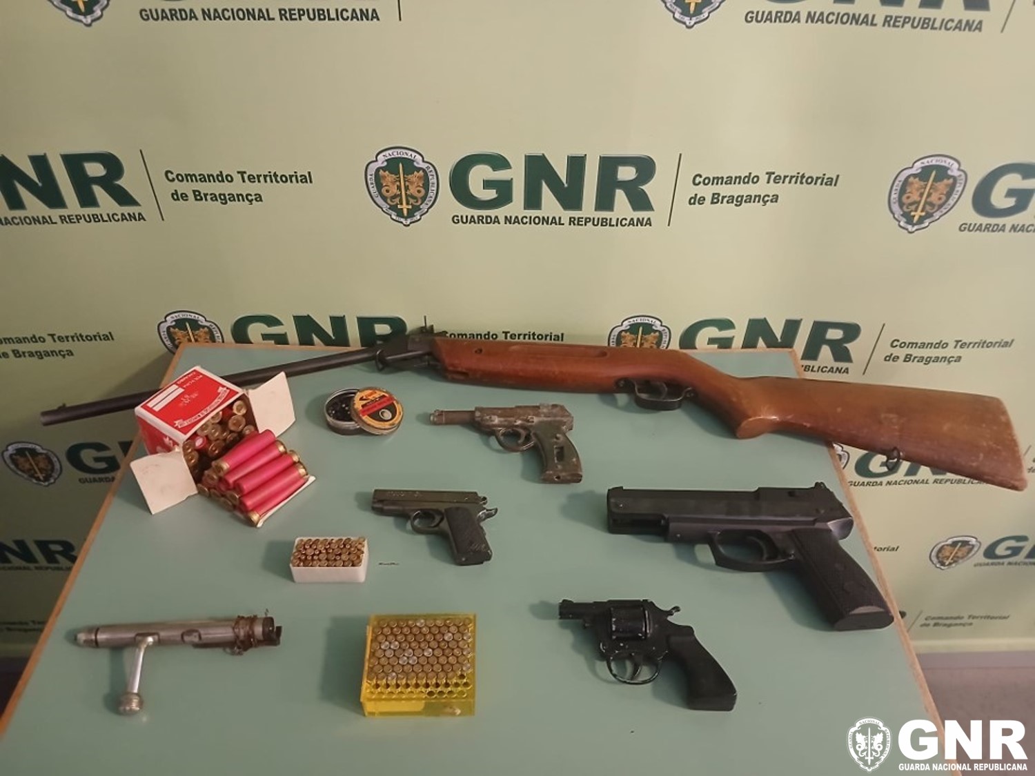 Pulseira eletrónica para homem que exercia violência doméstica sobre a ex-companheira em Mirandela