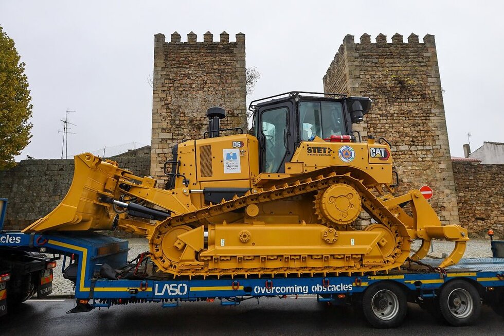 Vinhais e Miranda do Douro investem em máquina de rastos para prevenir e combater incêndios