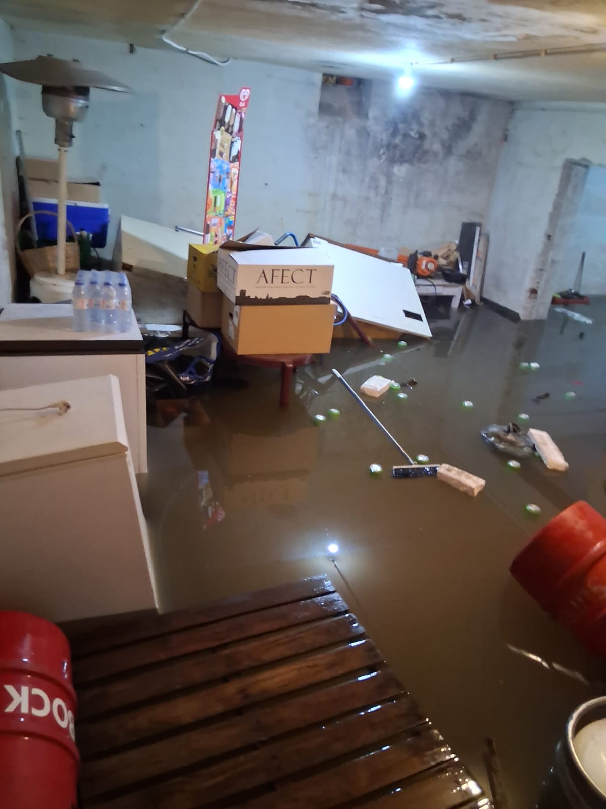 Café em Bragança inundado três vezes num mês e proprietário culpa sistema de saneamento