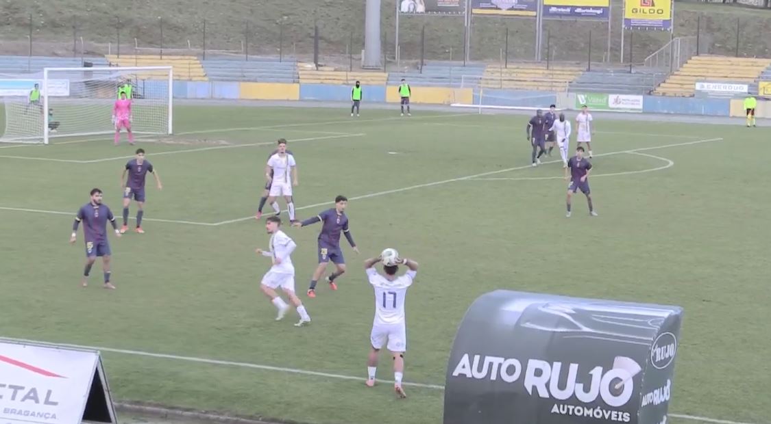 Bragança empata com Chaves B e falha subida ao topo da Série A