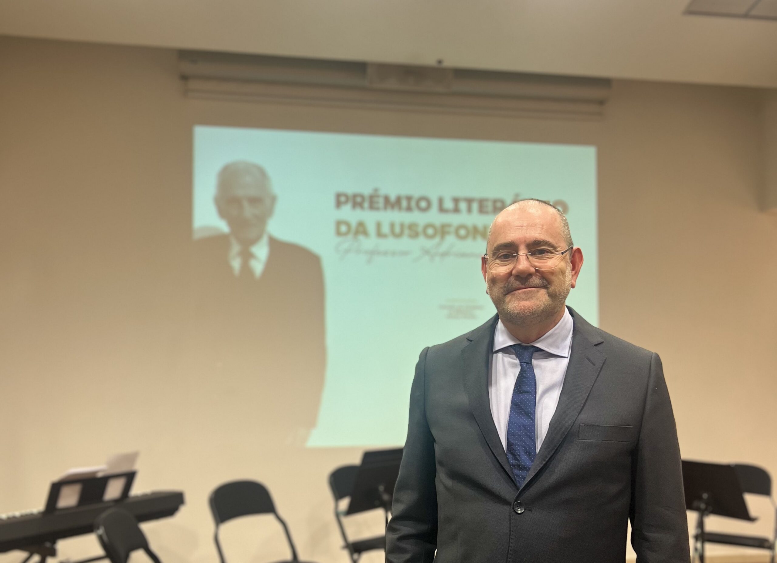 Zeferino Ribeiro vence Prémio Literário da Lusofonia Professor Adriano Moreira