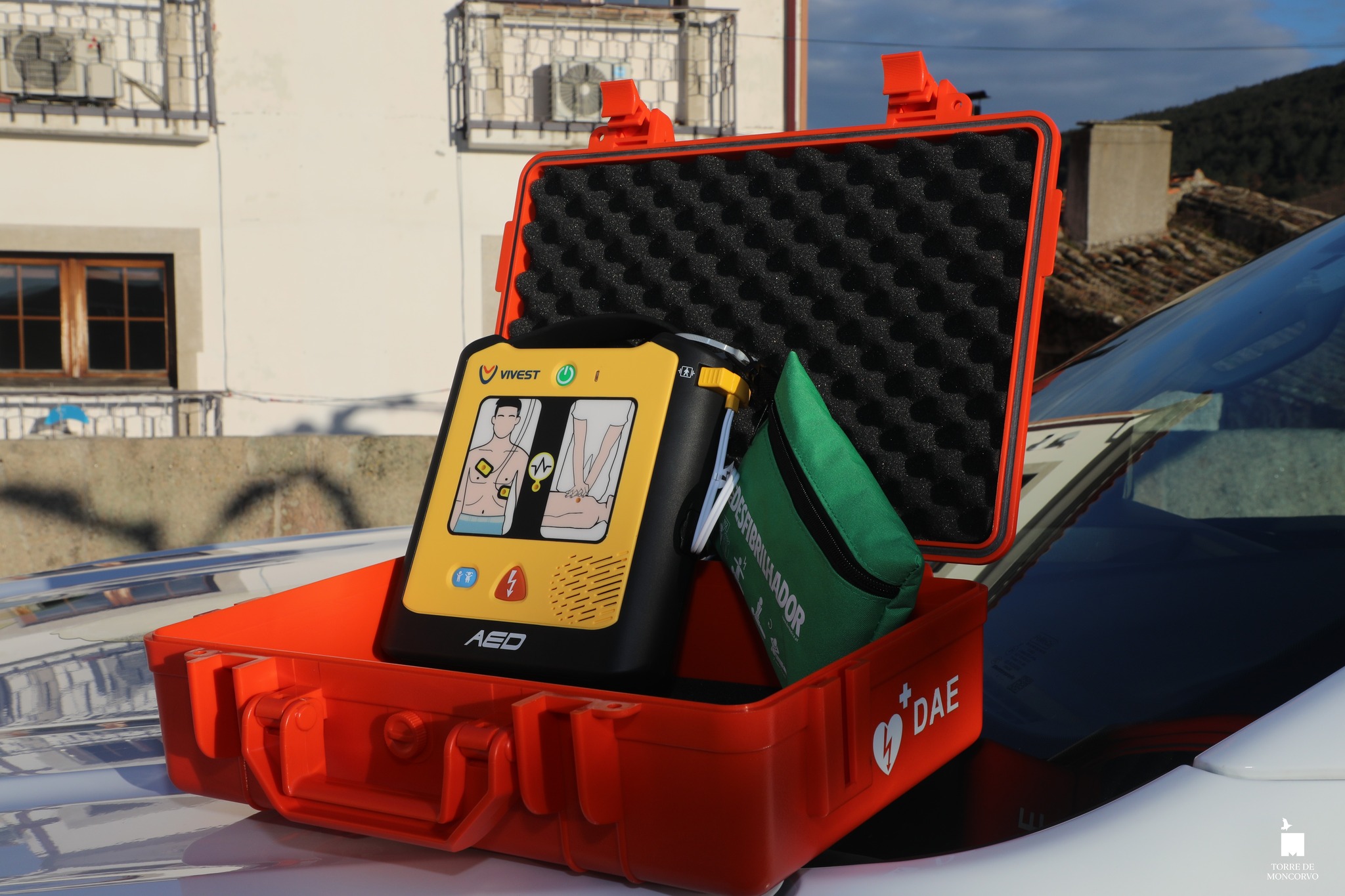 Câmara de Torre de Moncorvo equipa viaturas com desfibrilhador automático para reforçar reposta de emergência
