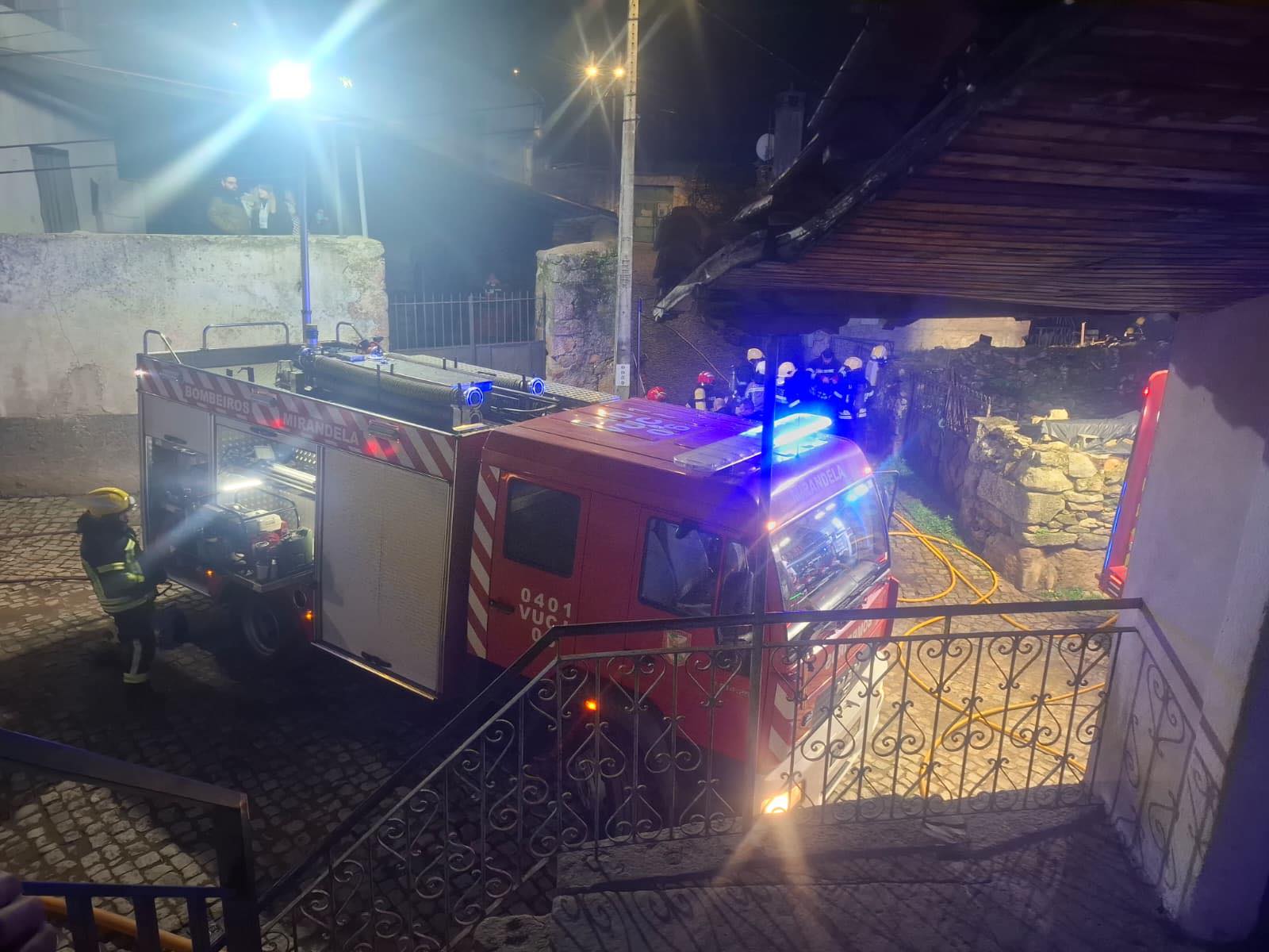 Homem de 74 anos morre em incêndio habitacional no concelho de Mirandela