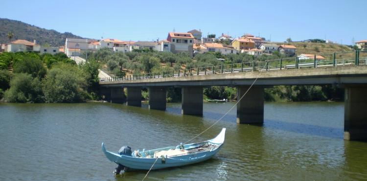 Obras na ponte da Foz do Sabor vão permitir a circulação de veículos pesados